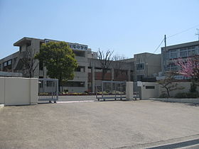 【中学校】城陽市立西城陽中学校まで800ｍ