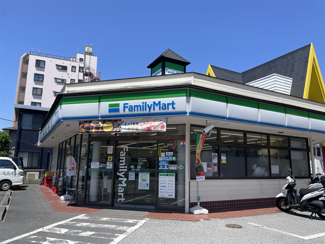 【コンビニエンスストア】ファミリーマート　かわぐち飯塚店まで771ｍ