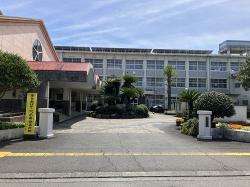 【小学校】延岡市立東小学校まで520ｍ