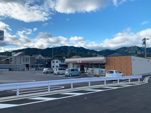 【コンビニエンスストア】セブンイレブン　廿日市宮内新屋敷店まで187ｍ