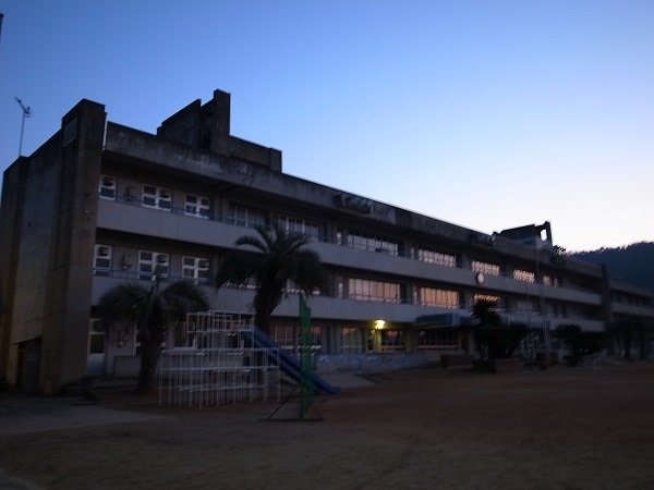 【小学校】新市小学校まで526ｍ