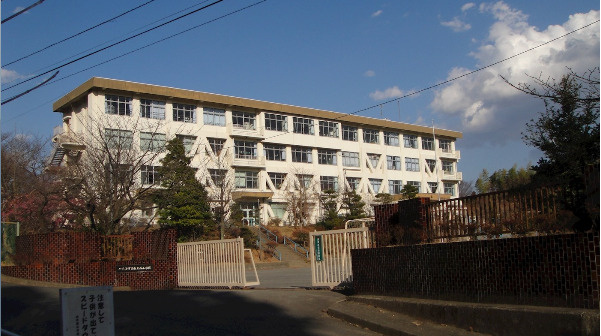 【小学校】由木西小学校まで642ｍ