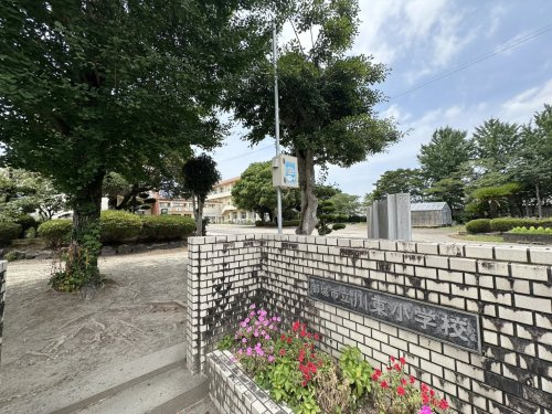 【小学校】都城市立川東小学校まで570ｍ