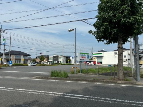 【コンビニエンスストア】ファミリーマート本庄朝日町店まで862ｍ