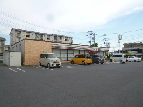 【コンビニエンスストア】セブンイレブン　越谷間久里団地前店まで300ｍ