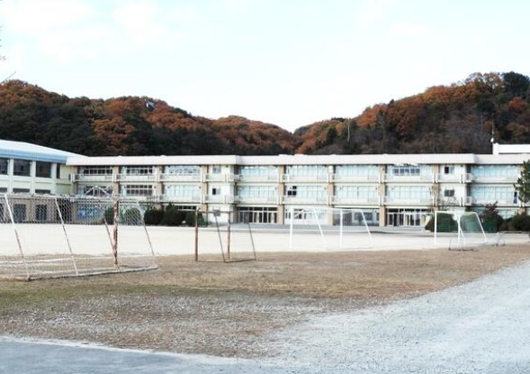 【中学校】安中市立第一中学校まで881ｍ