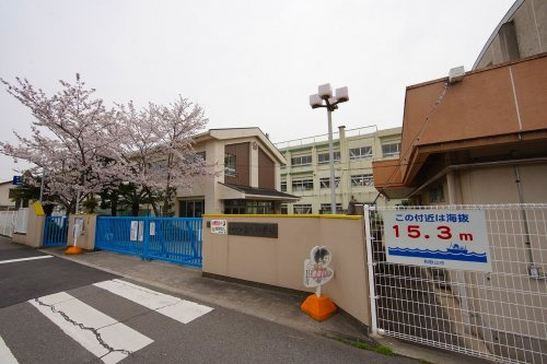 【小学校】直川小学校まで880ｍ