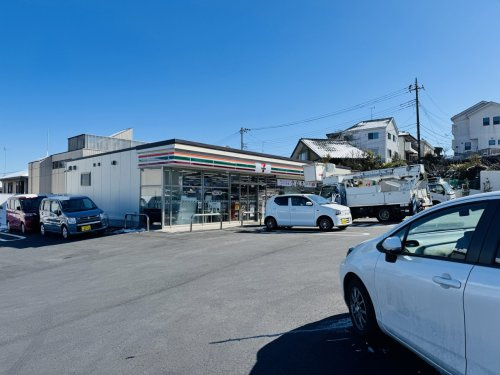 【コンビニエンスストア】セブンイレブン絹ケ丘一丁目店まで176ｍ