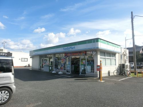 【コンビニエンスストア】ファミリーマート三郷戸ヶ崎店まで146ｍ