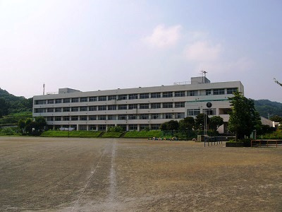 【小学校】伊勢原市立緑台小学校まで1000ｍ