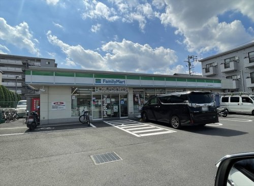 【コンビニエンスストア】ファミリーマートみずほ台駅西口店まで580ｍ