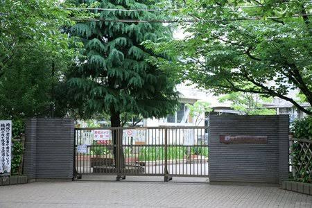 【小学校】葛飾区立綾南小学校まで16ｍ
