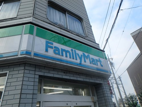 【コンビニエンスストア】ファミリーマート上戸田二丁目店まで445ｍ