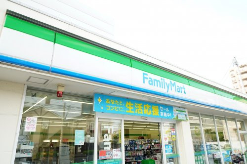 【コンビニエンスストア】ファミリーマート　戸田本町一丁目店まで427ｍ