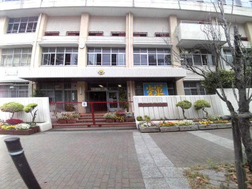 【中学校】神戸市立駒ケ林中学校まで182ｍ