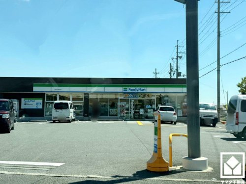 【コンビニエンスストア】ファミリーマート　京田辺草内店まで373ｍ