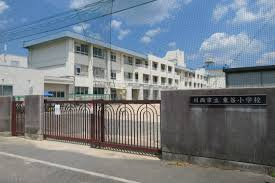 【小学校】川西市立東谷小学校まで700ｍ