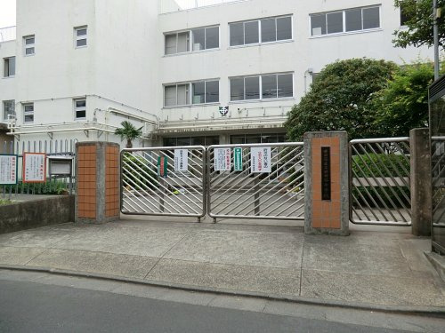 【中学校】世田谷区立世田谷中学校まで850ｍ
