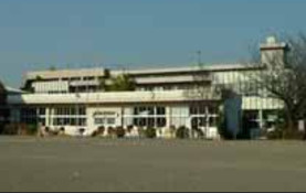 【小学校】大泉町立西小学校まで879ｍ