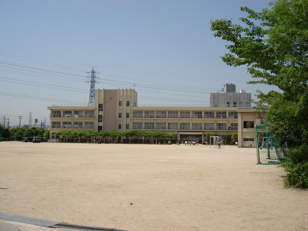 【小学校】宝塚市立安倉小学校まで907ｍ