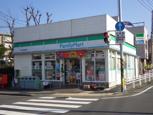 【コンビニエンスストア】ファミリーマート蔭山馬堀海岸店まで261ｍ