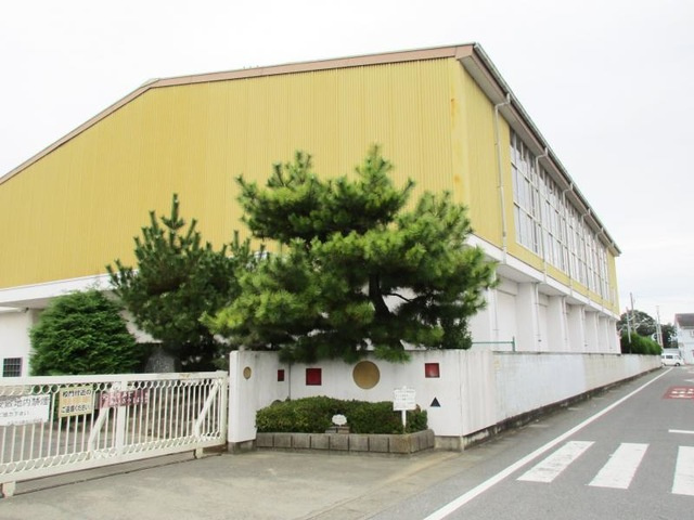 【小学校】太田市立駒形小学校 まで558ｍ