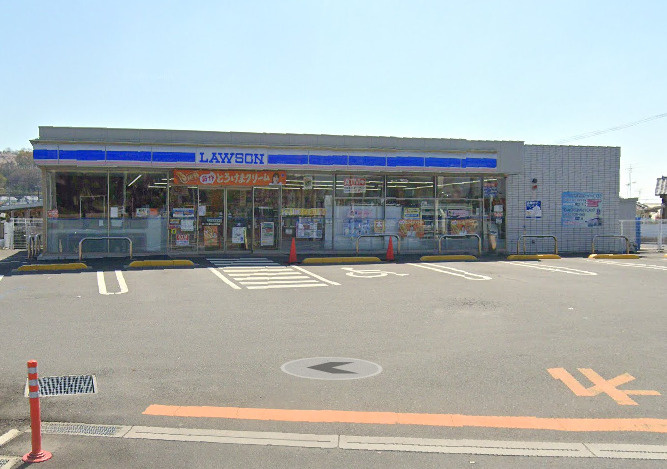 【コンビニエンスストア】ローソン　東松山沢口町店まで695ｍ