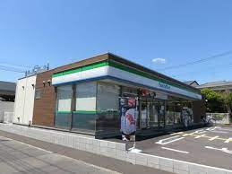 【コンビニエンスストア】ファミリーマート　草加旭町二丁目店まで299ｍ