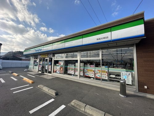 【コンビニエンスストア】ファミリーマート　尾道古浜町店まで985ｍ