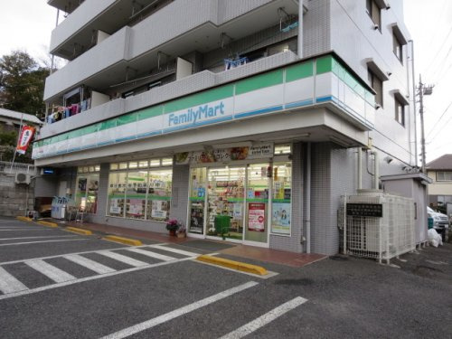 【コンビニエンスストア】ファミリーマート　横浜長津田町店まで750ｍ