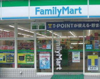 【コンビニエンスストア】ファミリーマート　東浦和三丁目店まで125ｍ