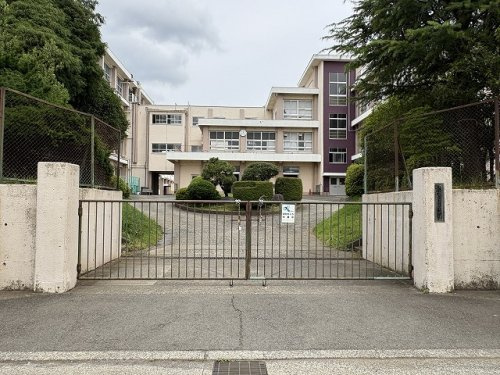 【中学校】旭ケ丘中学校まで690ｍ