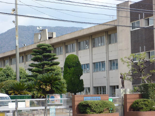 【小学校】海田小学校まで645ｍ