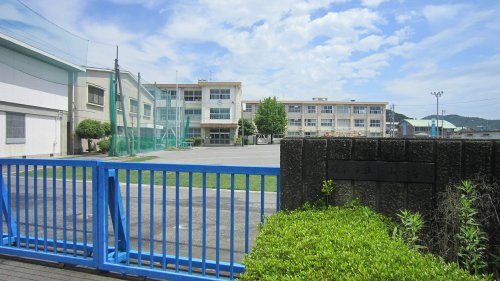 【小学校】岐阜市立鷺山小学校まで888ｍ