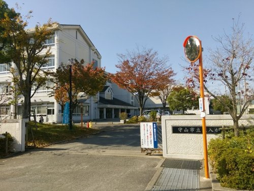 【小学校】守山市立立入が丘小学校まで745ｍ