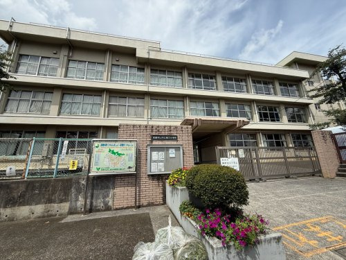 【小学校】武蔵村山市立第三小学校まで238ｍ