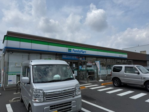 【コンビニエンスストア】ファミリーマート　武蔵村山伊奈平店まで298ｍ