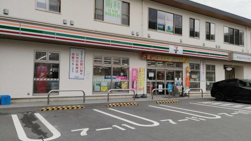 【コンビニエンスストア】セブンイレブン　草加新田駅東口店まで169ｍ