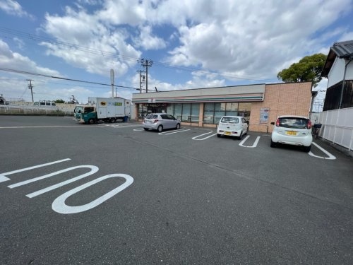 【コンビニエンスストア】セブンイレブン　大東深野2丁目店まで647ｍ