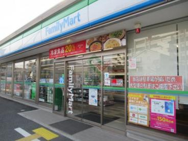 【コンビニエンスストア】ファミリーマート　朝霞本町三丁目店まで627ｍ