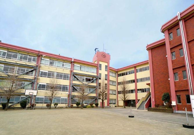【中学校】東村山市立東村山第四中学校まで1017ｍ