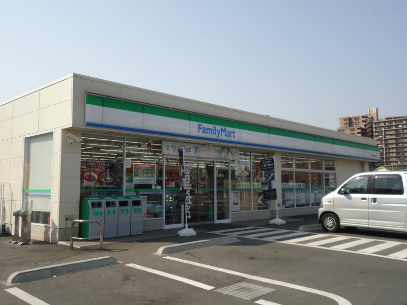 【コンビニエンスストア】ファミリーマート　町田多摩境店まで906ｍ