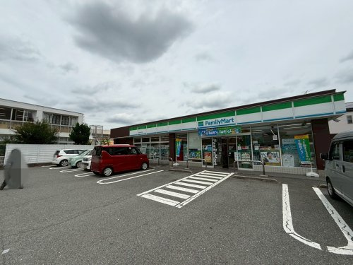 【コンビニエンスストア】ファミリーマート　昭島中神町店まで122ｍ