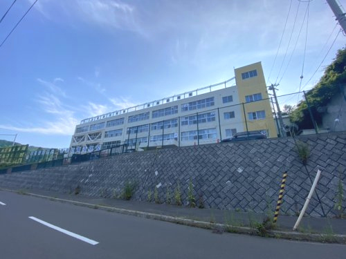 【小学校】札幌市立大倉山小学校まで750ｍ