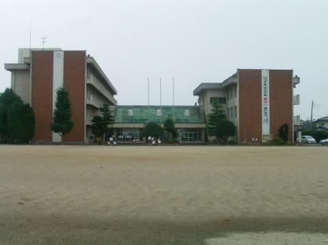 【中学校】石岡中学校まで1068ｍ