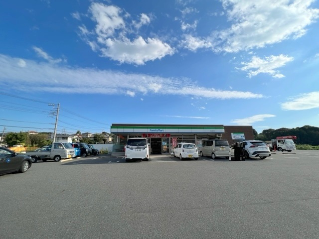 【コンビニエンスストア】ファミリーマート　茅ヶ崎堤坂下店まで1359ｍ
