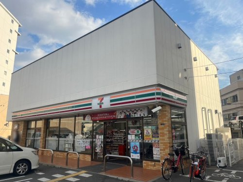 【コンビニエンスストア】セブンイレブン　尼崎杭瀬本町東店まで76ｍ