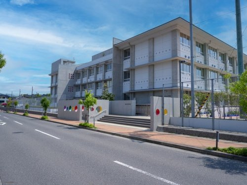【小学校】石内北小学校まで1057ｍ