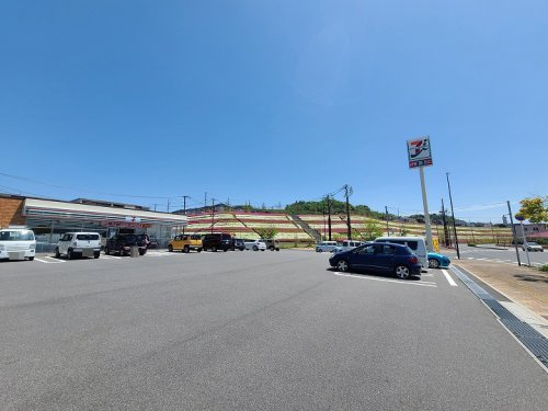 【コンビニエンスストア】セブン-イレブン広島西風新都こころ店まで1146ｍ