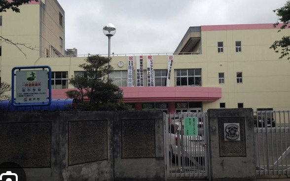 【中学校】桜中学校まで320ｍ